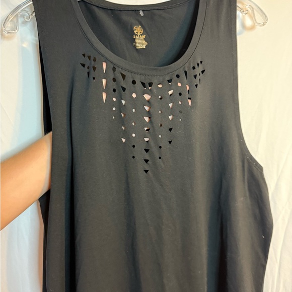 GAIAM Women’s XL Black Tank Top with Laser Cutout Design | Gaiam Lena Tank Top - Picture 4 of 6